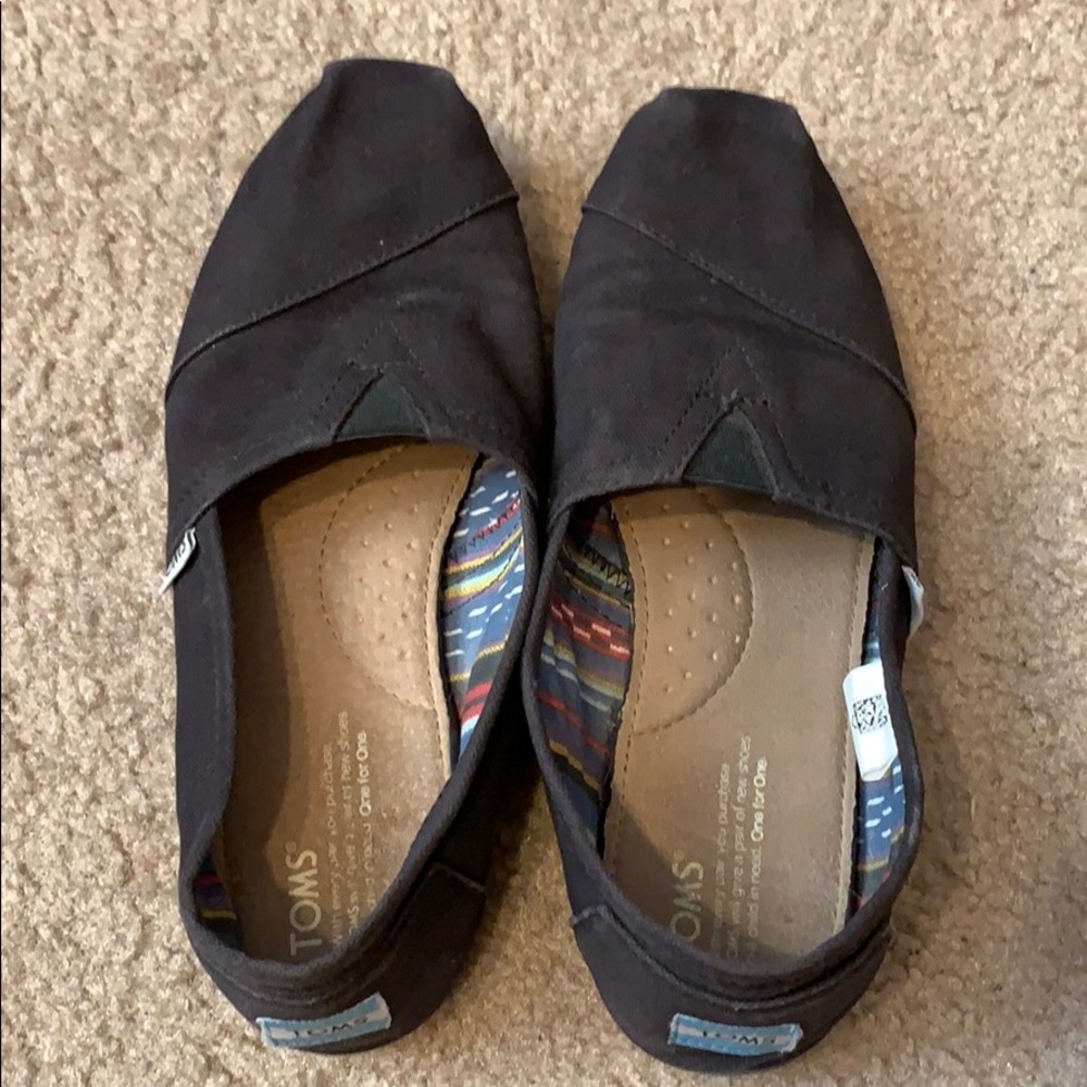 Black TOMS